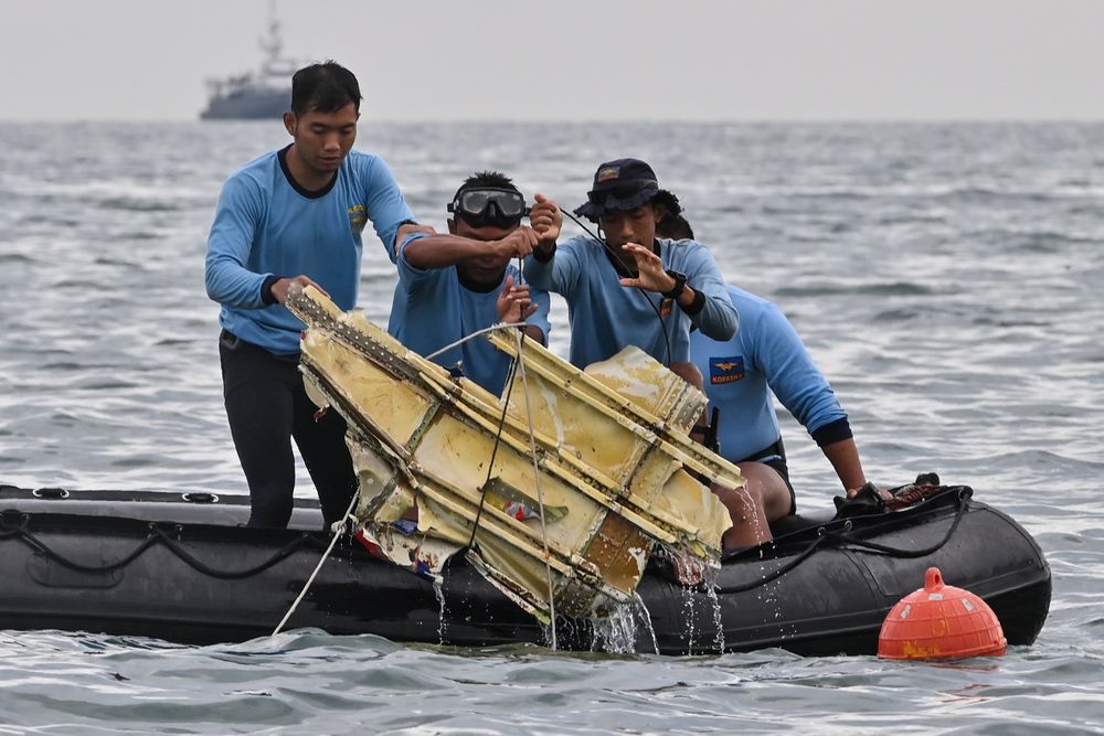 Indonesia Air Boeing 737 crash site found, navy says