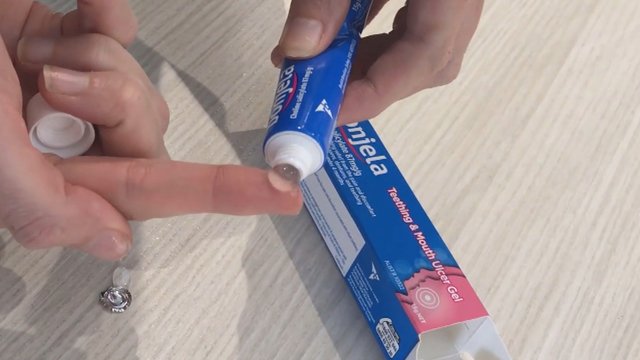 Teething gel puts NSW baby in hospital