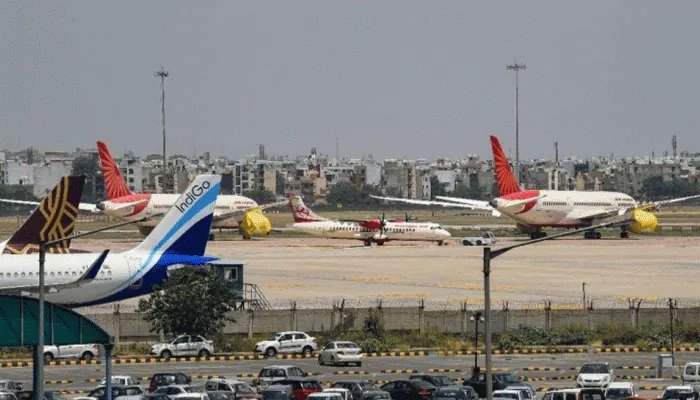 Australia suspends flights from India as
