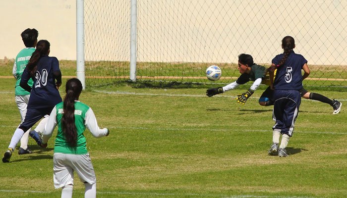 پاکستان میں فٹبال تنازع اور خواتین فٹبالرز کی مایوسی فیفا
