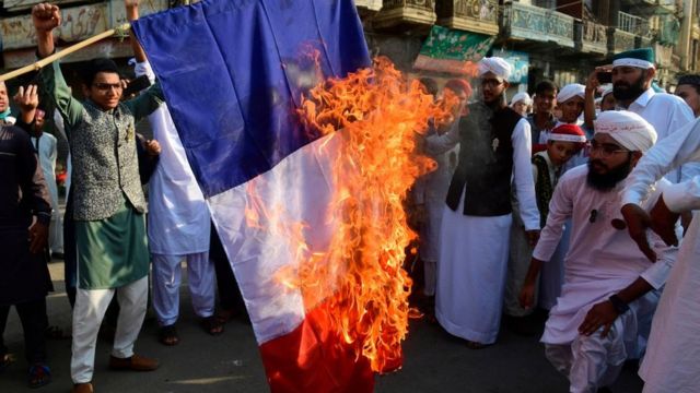تحریکِ لبیک پاکستان پر پابندی کی کابینہ سے منظوری