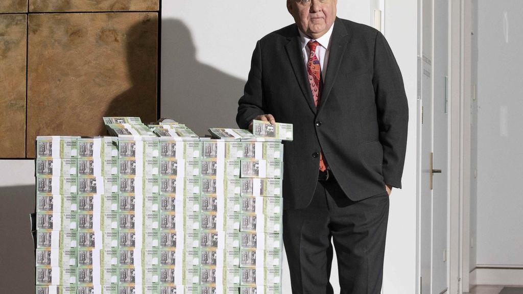 Craig Kelly brings pallet of fake money into