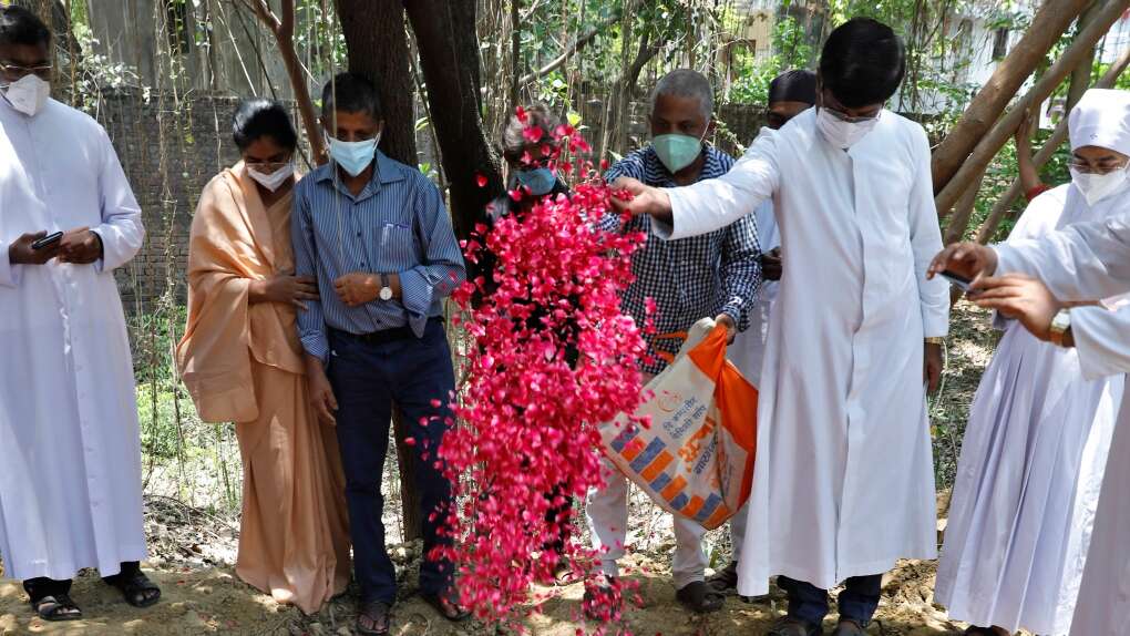 India reports record day of virus deaths as