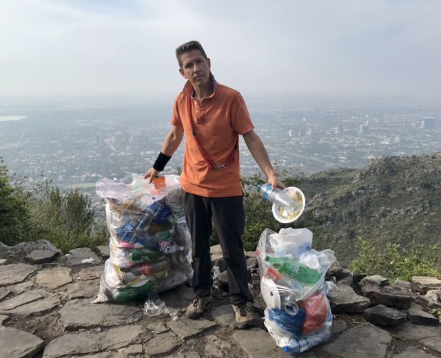کرسچن ٹرنر غیر ملکی سفیر کی مارگلہ پہاڑیوں پر کچرہ