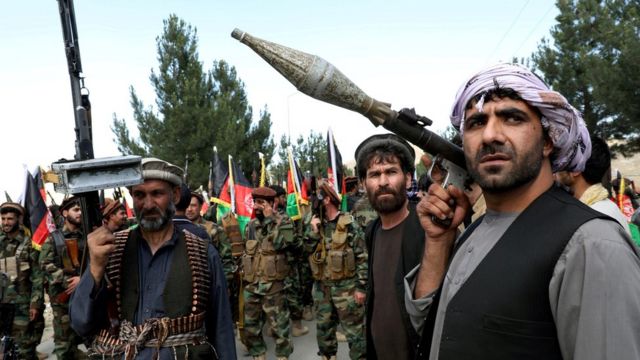طالبان کے ساتھ جھڑپیں، افغان فوجیوں کی ’اپنی جان بچانے