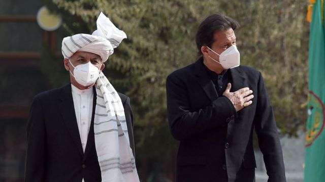 عمران خان کا دعویٰ پاکستان میں مقیم ’تمام یا زیادہ تر افغان