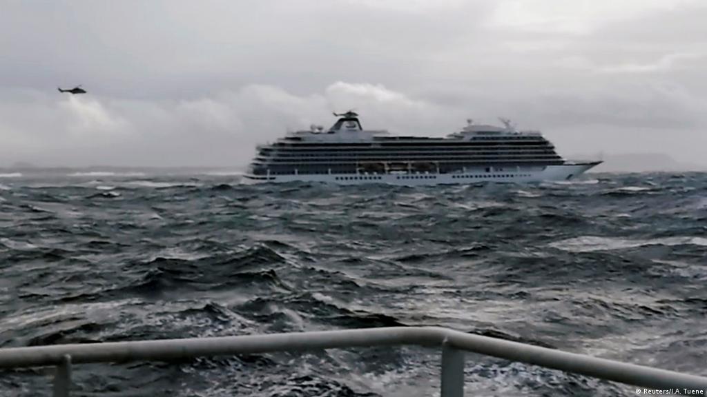 Damaging winds force cruise ship