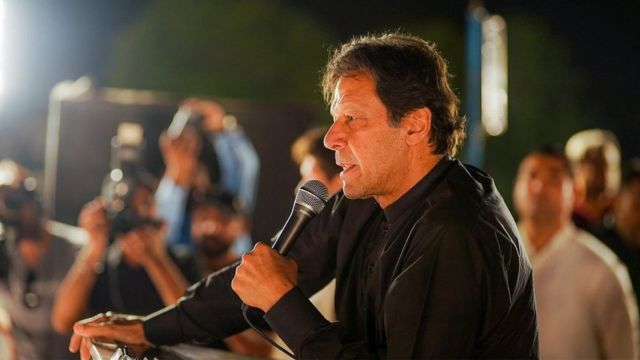 عمران خان پر پیمرا کی پابندی سوشل میڈیا میں