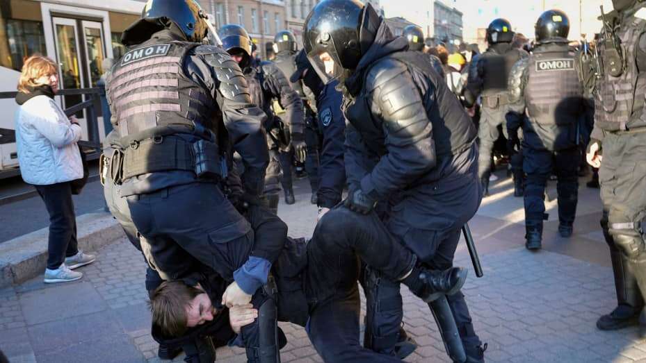 Russian police block mobilisation