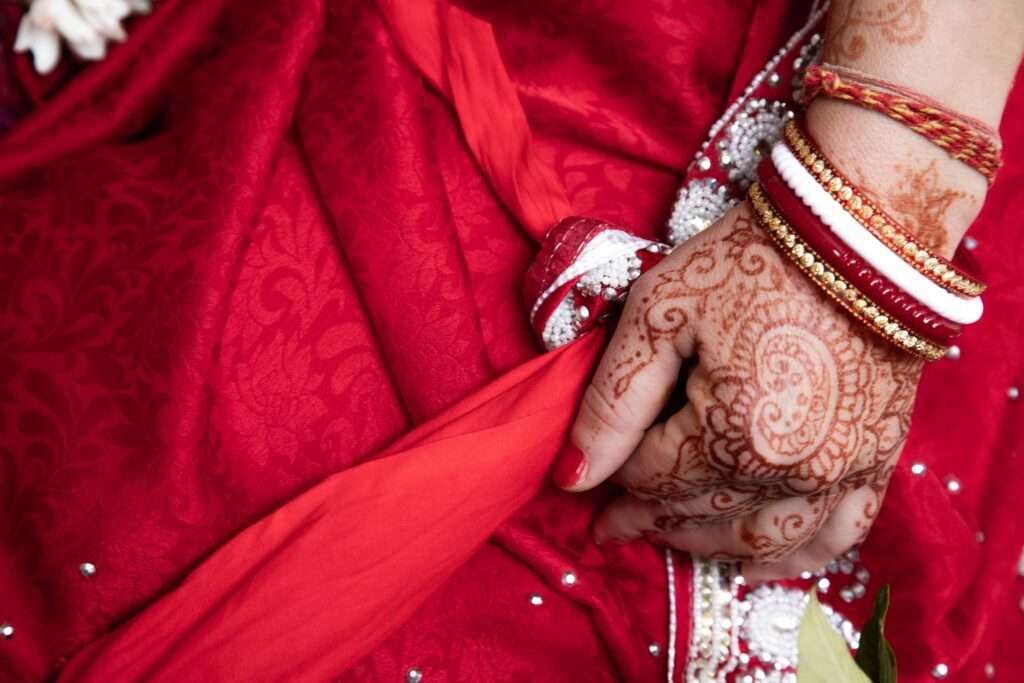 پاکستانی خواتین کو اپنے شوہروں سے منتقل ہونے