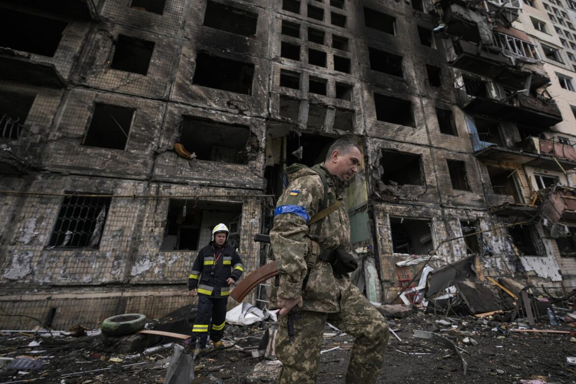 Russian strikes in Ukraine kill