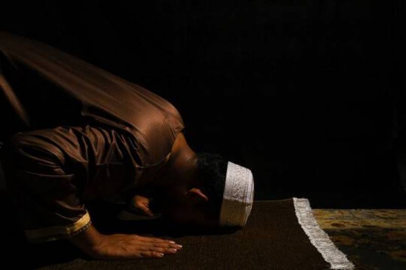 سکھ جج نے جھگڑا کرنے پر مسلمان ملزم کو 21 دن