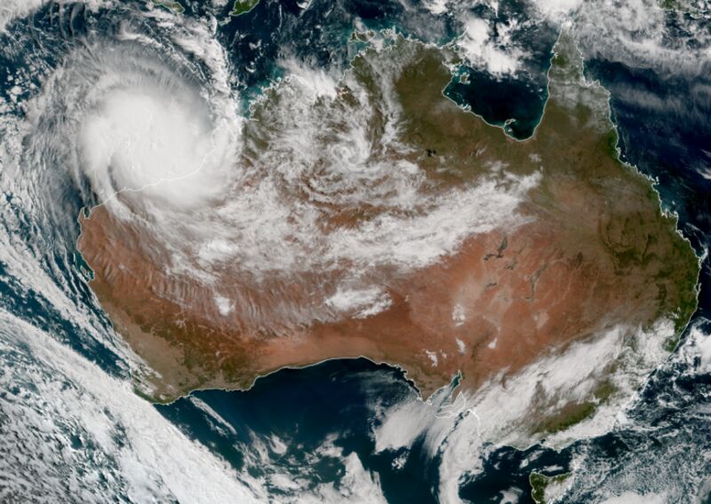 Cyclone Ilsa develops eye ahead