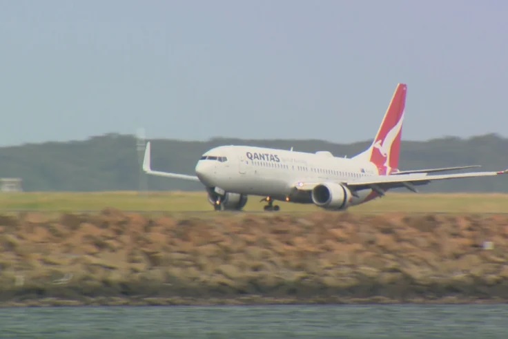 Qantas plane turns back to Melbourne