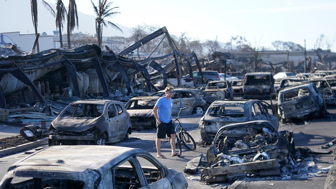 Hawaii wildfires Desperate relatives wait