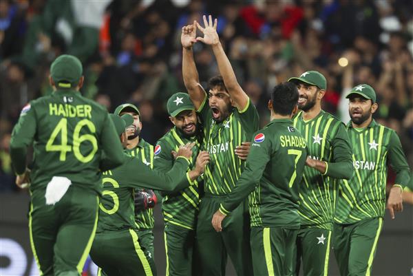 Pakistan cricket boss travels to India after