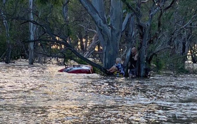 Major flooding continues to threaten Victorian towns